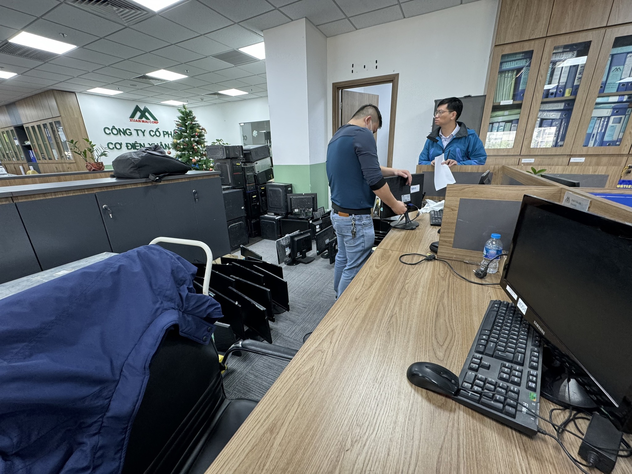 Kỹ thuật viên Thiên Long sửa laptop tận nơi đường Lũy Bán Bích Kỹ thuật viên Thiên Long sửa laptop tận nơi đường Lũy Bán Bích