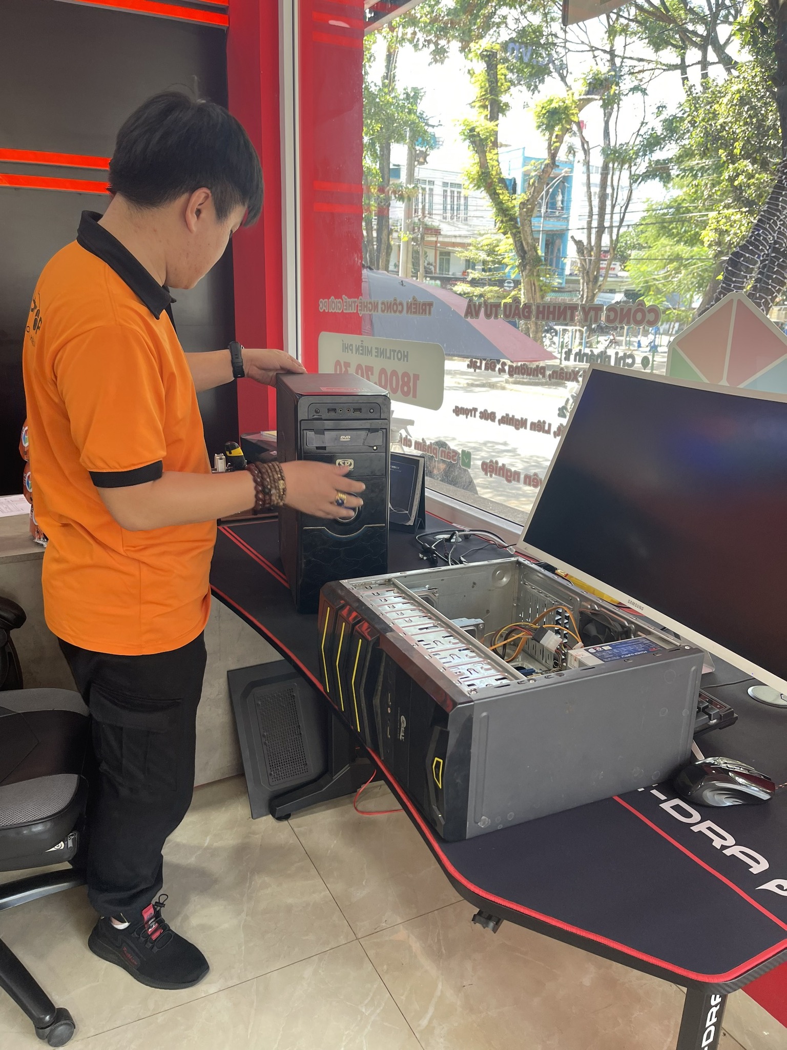 Kỹ thuật viên sửa laptop tận nơi tại đường Thoại Ngọc Hầu, Tân Phú