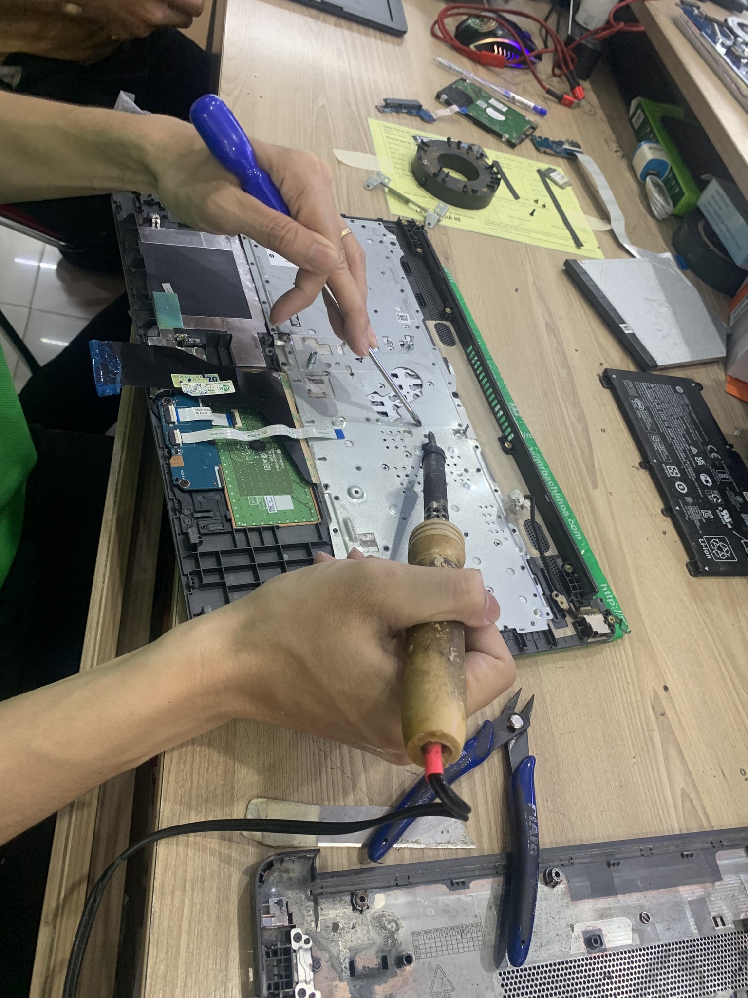 sửa Sạc Laptop Acer 19.5V – 11.8A tại cửa hàng thiên long sửa Sạc Laptop Acer 19.5V – 11.8A tại cửa hàng thiên long