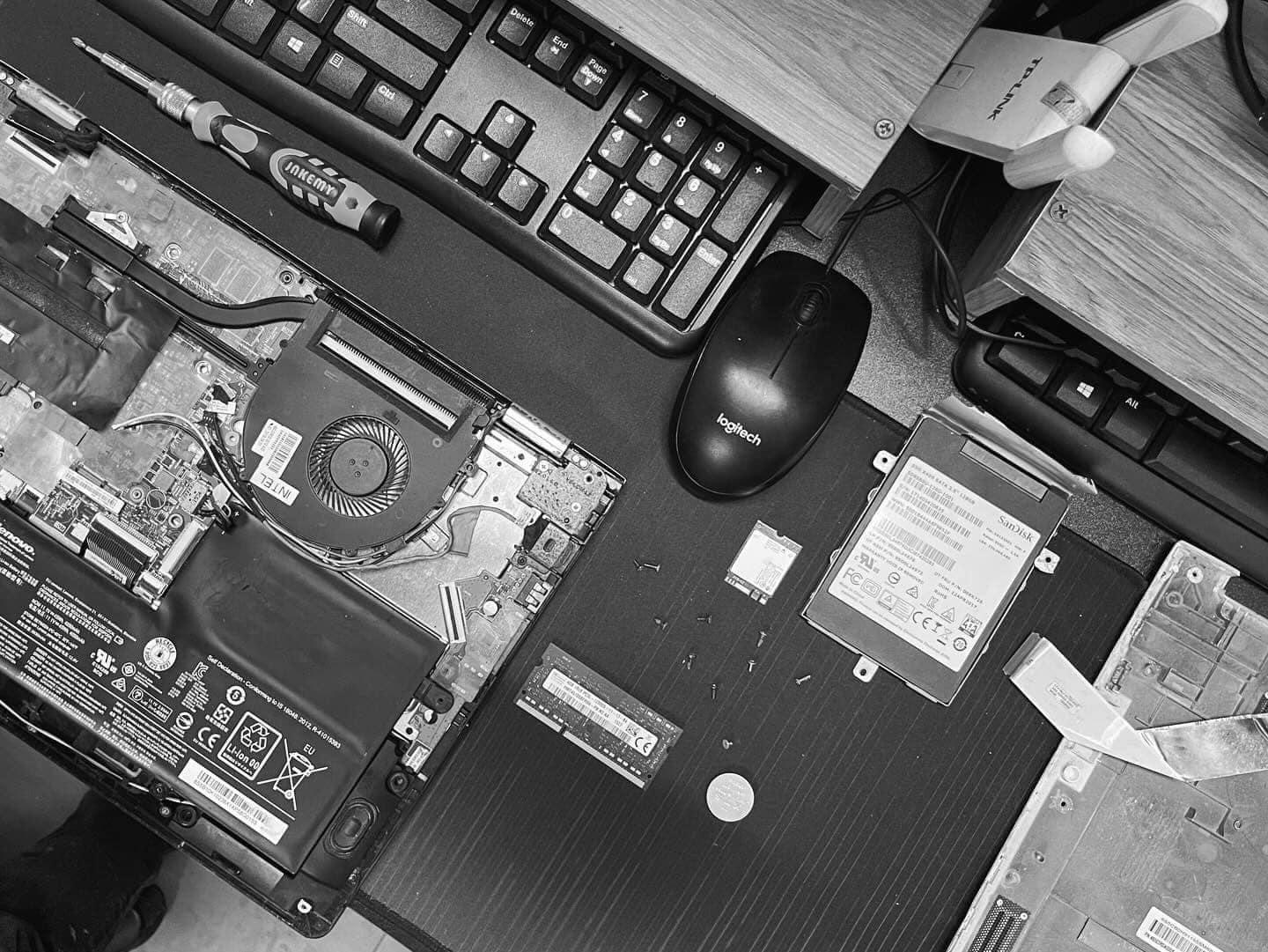 Thay thế linh kiện chính hãng và vệ sinh laptop lấy liền tại Hiệp Phú