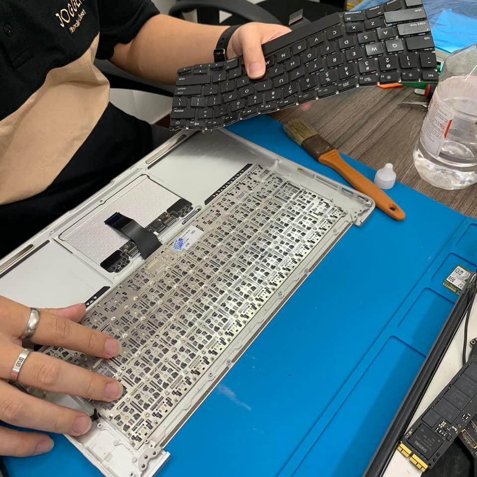 thay bàn phím laptop cho bạn sinh viên hồng bàng cơ sở hòa bình phường phú thạnh