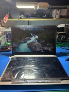 sửa laptop bị vỡ màn hình cho bạn sinh viên gtvt ở trên đường nguyễn gia trí