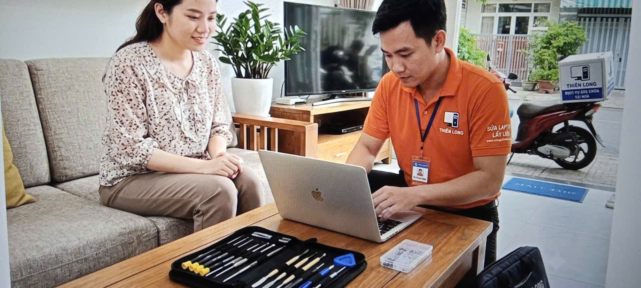 sửa laptop tận nơi quận 8 cho chị gái văn phòng