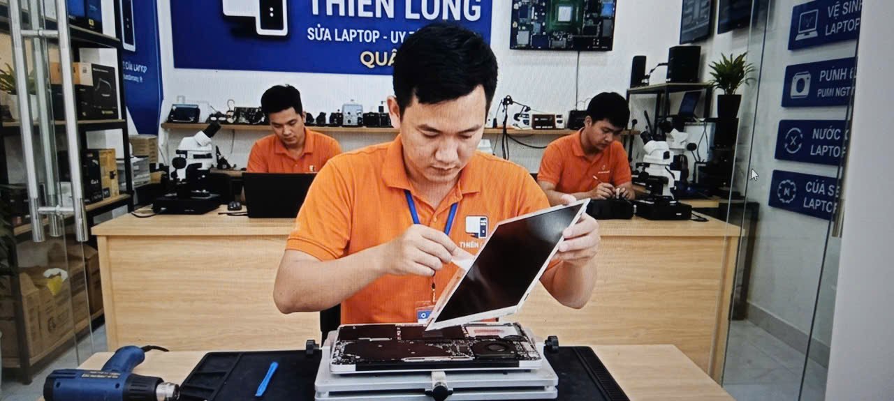 thay màn hình laptop cho khách lấy liền quận 8